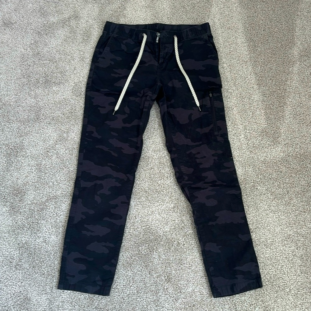 *VUORI* women’s Ripstop Pant, Black Camo, medium, mid rise, slim fit, LIKE NEW!